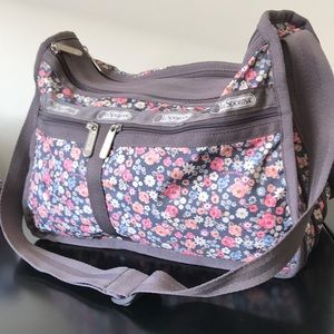 Women’s floral bag.